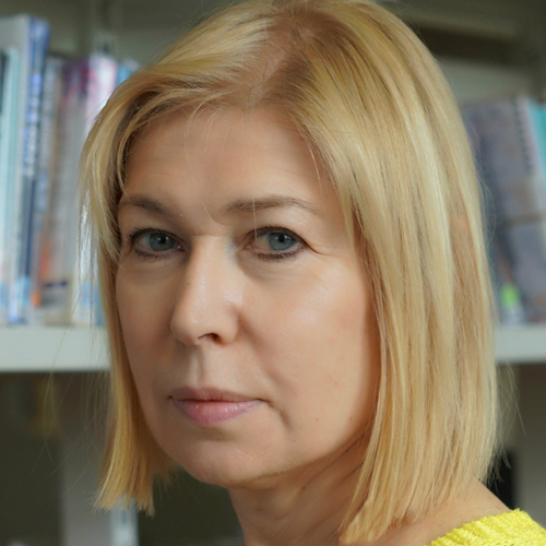 Lesley-Sanderson-500