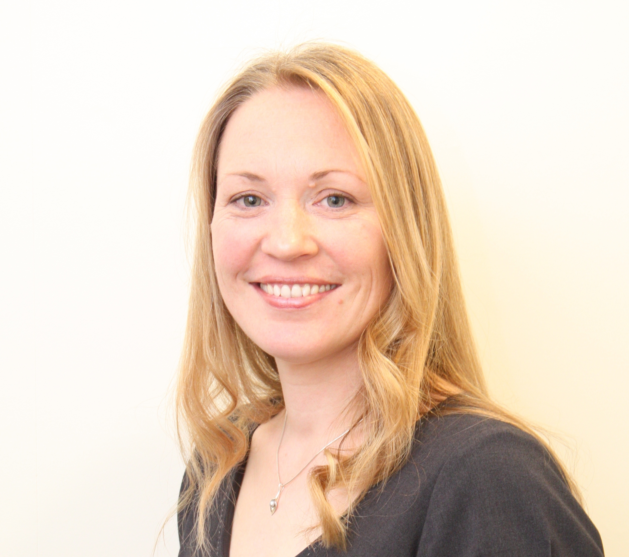 Leona Deakin Author Pic